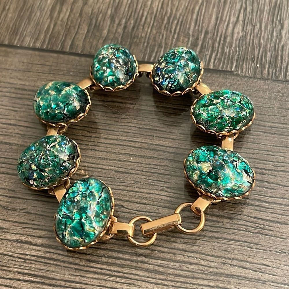 Vintage Green Fiery Iridescent Foil Art Glass Cabochon SilverTone 6.25” Bracelet